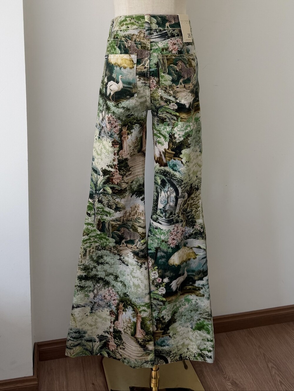 Alice + Olivia BEAUTIFUL PRINTED JEAN - Picture 9 of 15